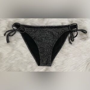 RVCA Bikini Bottoms with circle sides. Size L. Black and White